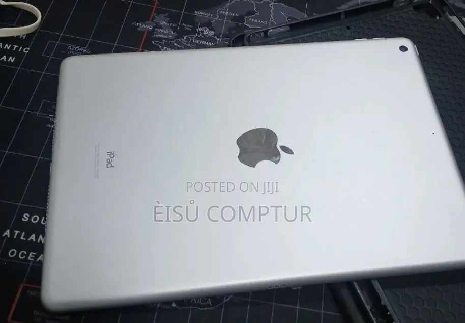 New Apple iPad (2025) 256 GB