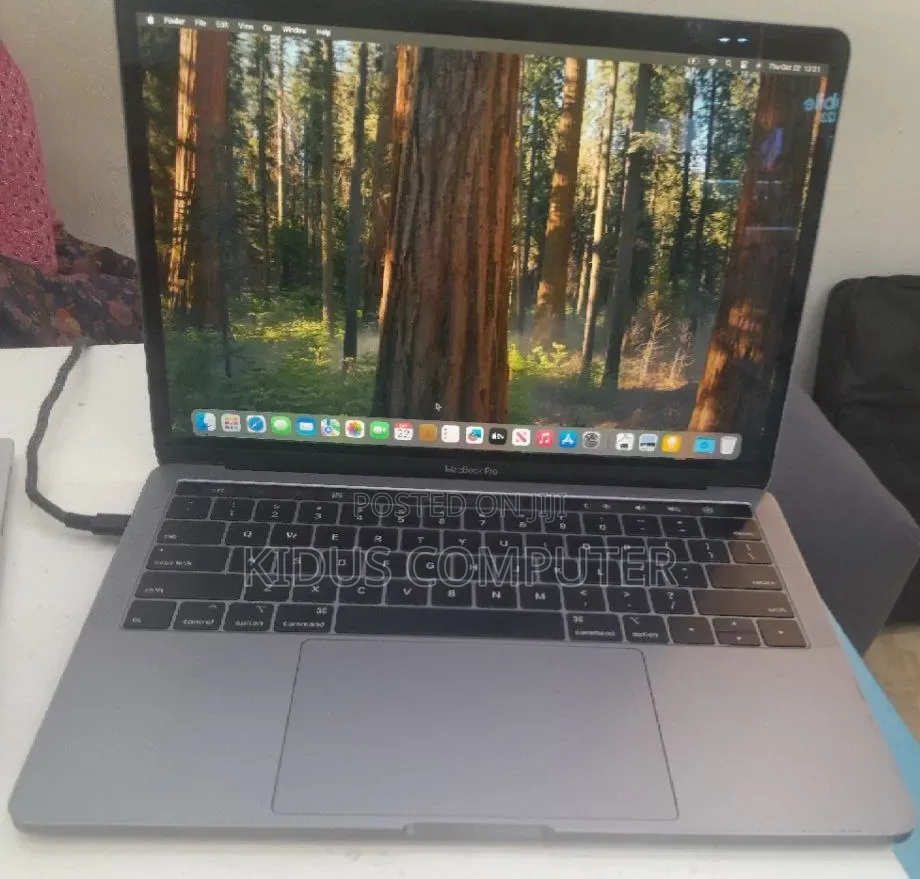 New Laptop Apple MacBook Pro 2019 8GB Intel Core i5 SSD 128GB