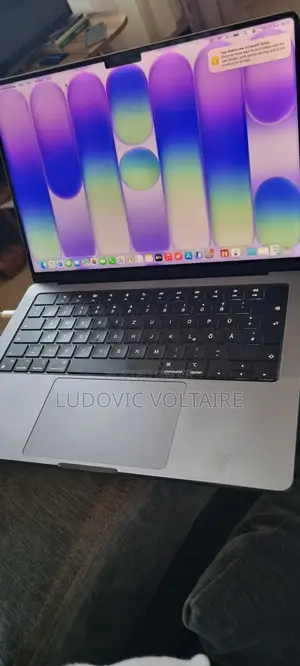 Laptop Apple MacBook Pro 2021 M1 16GB Apple M1 Pro SSD 512GB