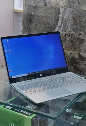 New Laptop HP Pavilion 15 8GB Intel Core i5 SSD 256GB