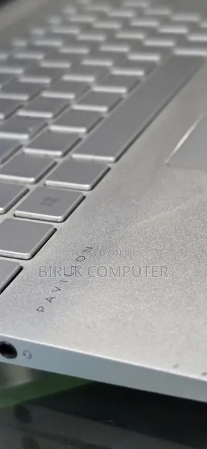 New Laptop HP Pavilion 15 8GB Intel Core i5 SSD 256GB