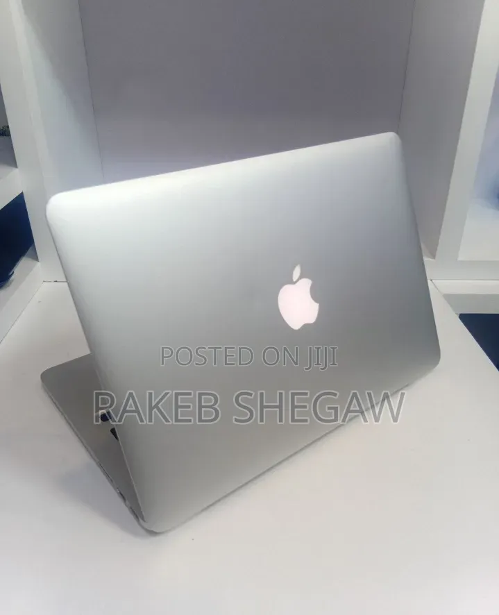 New Laptop Apple MacBook Pro 2013 8GB Intel Core i5 SSD 256GB