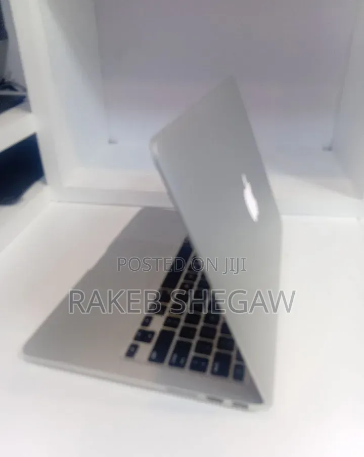 New Laptop Apple MacBook Pro 2013 8GB Intel Core i5 SSD 256GB