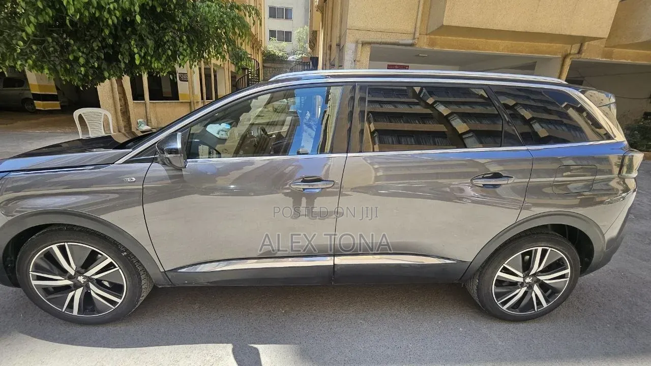 Peugeot 5008 2020 Gray