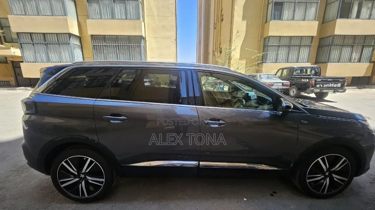 Peugeot 5008 2020 Gray