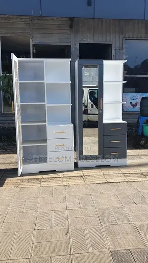 መዋቢያ ድሬሲንግ ቴብል