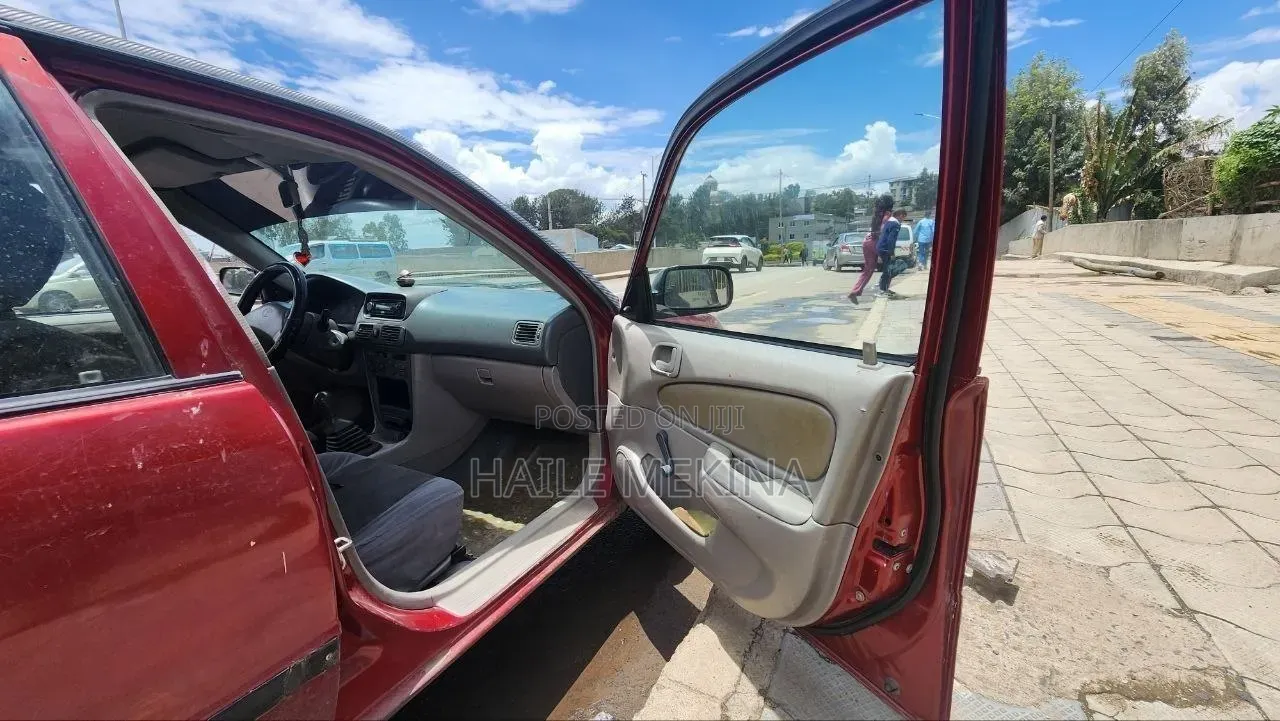 Toyota Corolla 2000 Red
