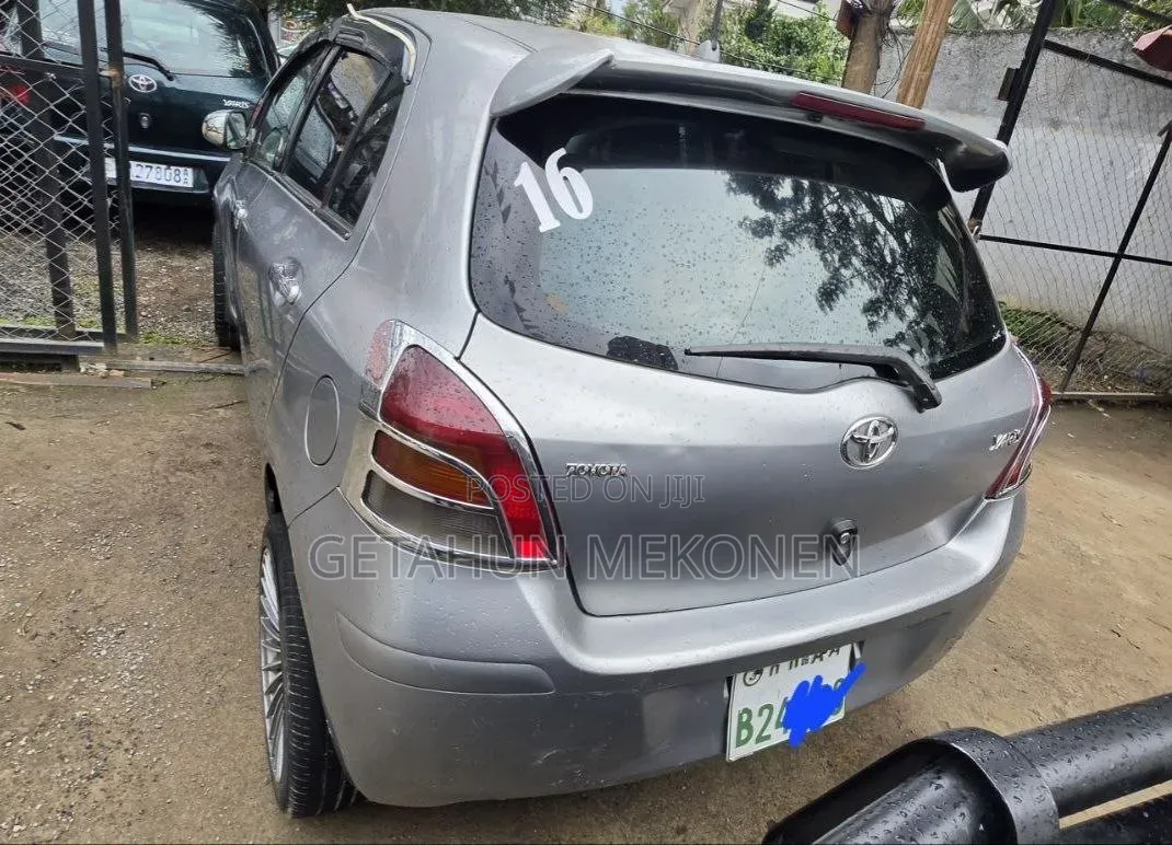 Toyota Yaris 2008 Gray