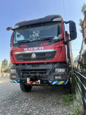Sinotruk Howo 2025 Red