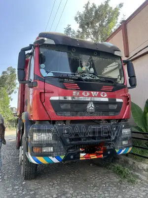 Sinotruk Howo 2025 Red