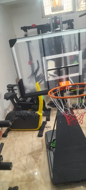 Basketball Stand 
ስትጫወቱ ማያደናቅፍ
Spalding