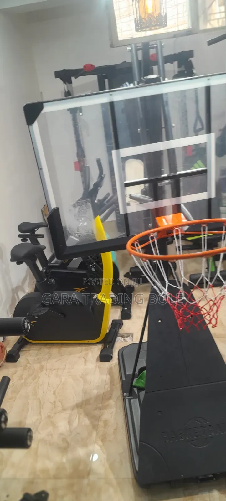 Basketball Stand 
ስትጫወቱ ማያደናቅፍ
Spalding