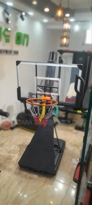 Basketball Stand 
ስትጫወቱ ማያደናቅፍ
Spalding