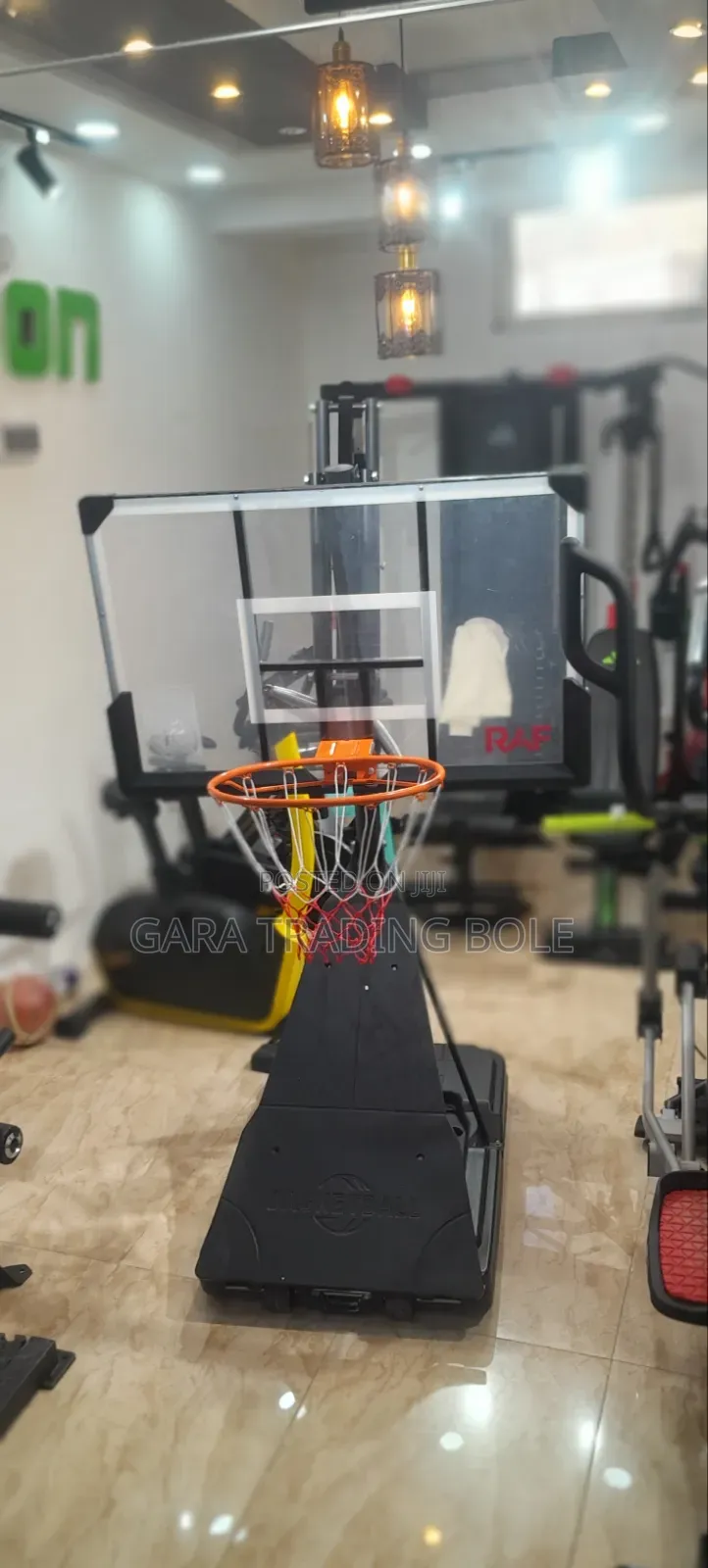 Basketball Stand 
ስትጫወቱ ማያደናቅፍ
Spalding