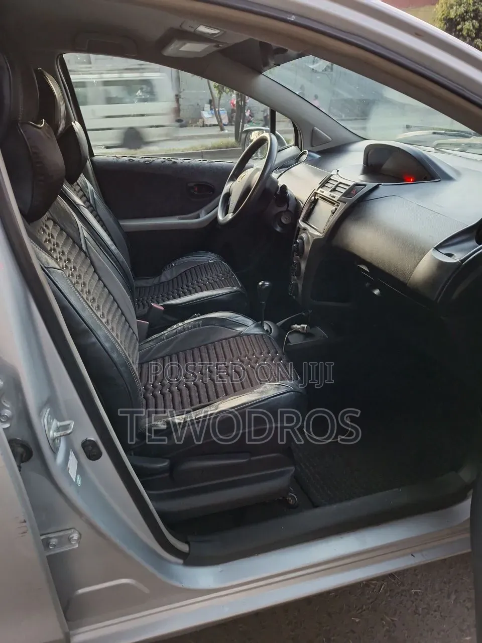 Toyota Yaris 2010 Silver