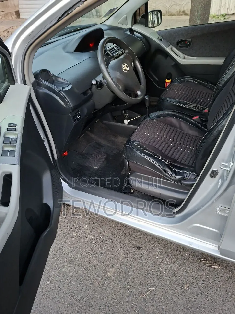Toyota Yaris 2010 Silver