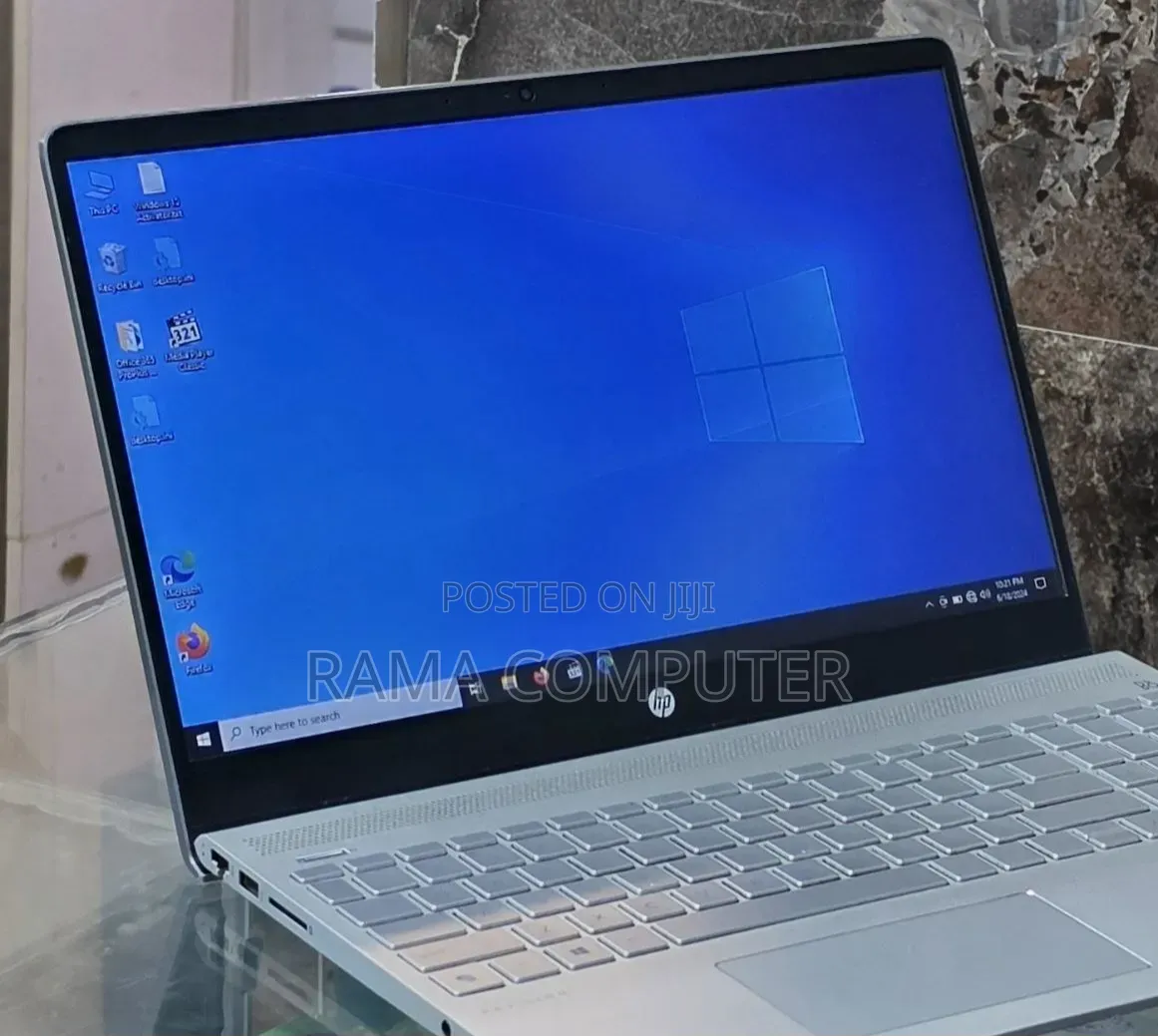 New Laptop HP Pavilion 15 8GB Intel Core i5 SSD 256GB