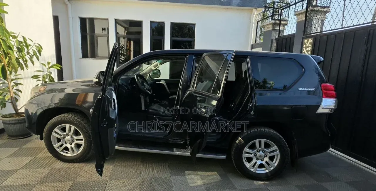 Toyota Land Cruiser Prado 2013 Black