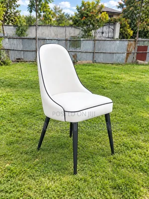 የመመገቢያ ጠረጴዛዎችን ከእኛ ይሸምቱ | Shop Dining Tables From Us