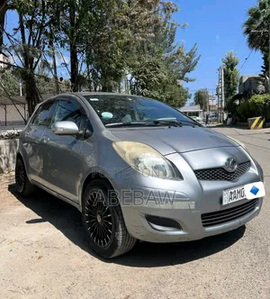 Toyota Yaris 2010 Silver