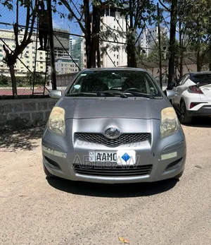 Toyota Yaris 2010 Silver