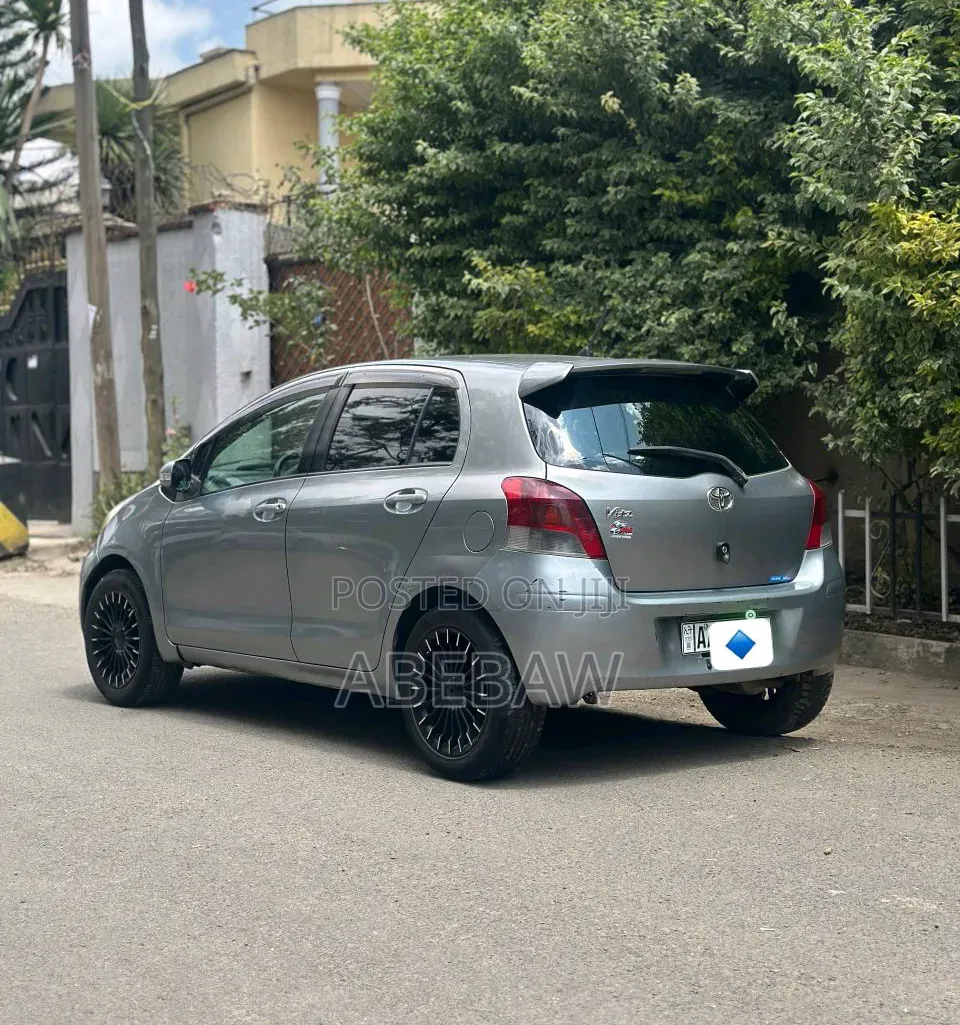 Toyota Yaris 2010 Silver