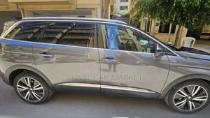 Peugeot 5008 2021 Gray