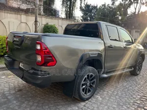 Toyota Hilux 2021 Gray