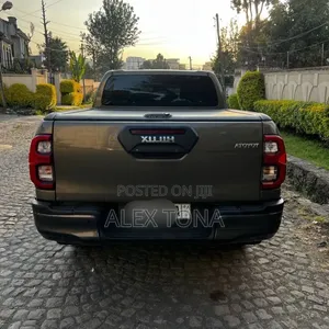Toyota Hilux 2021 Gray