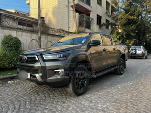Toyota Hilux 2021 Gray