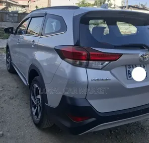 Toyota Rush 2021 Silver