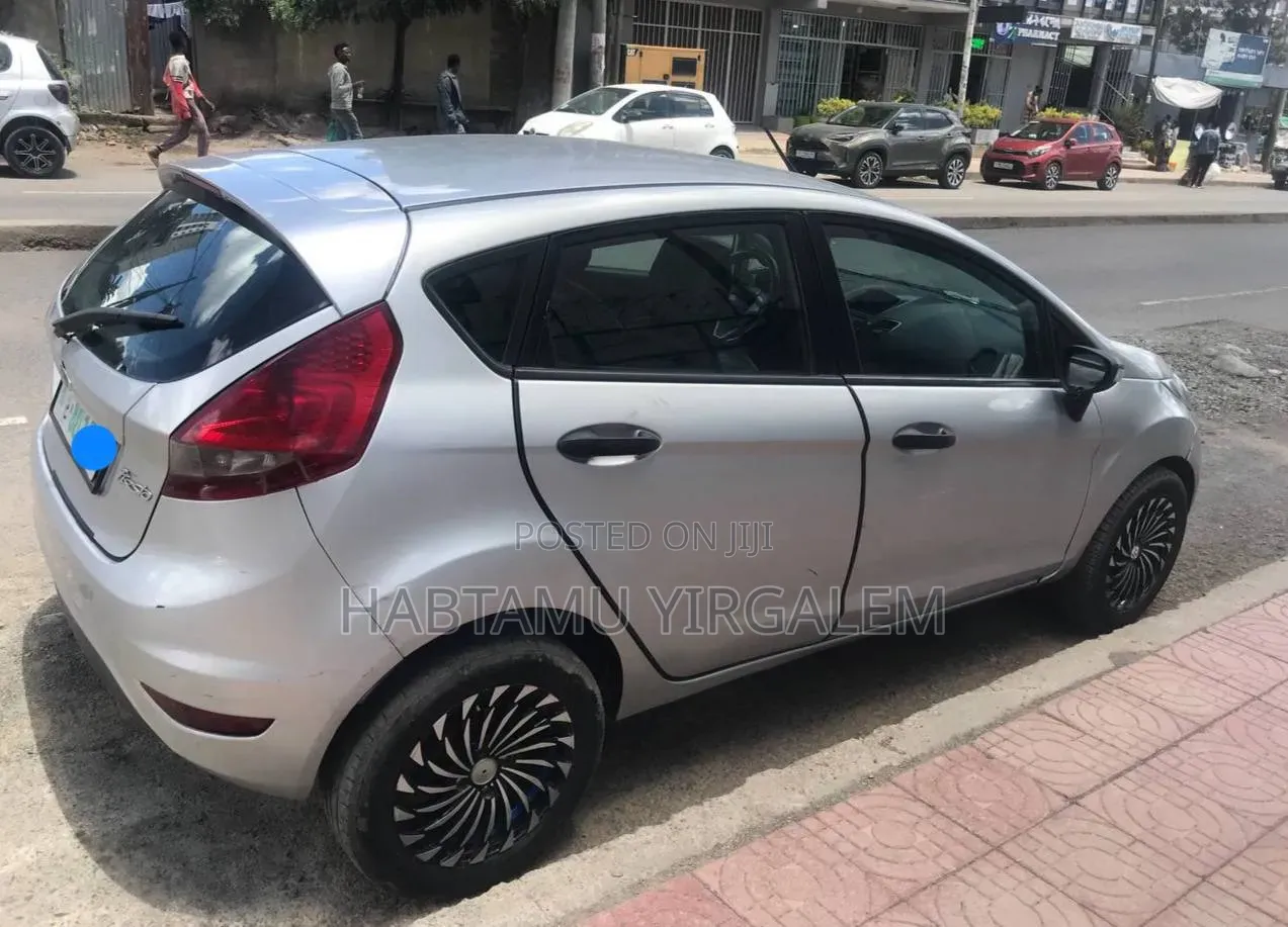 Ford Fiesta 2011 Silver