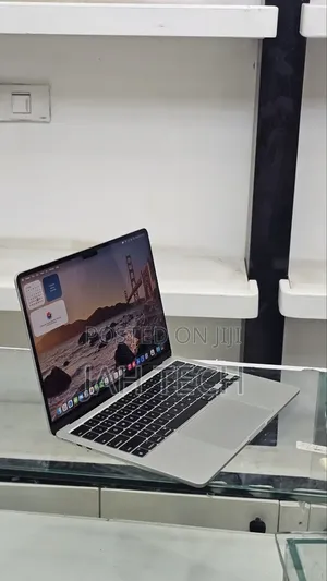 New Laptop Apple MacBook Air 2022 M2 8GB Apple M2 SSD 256GB