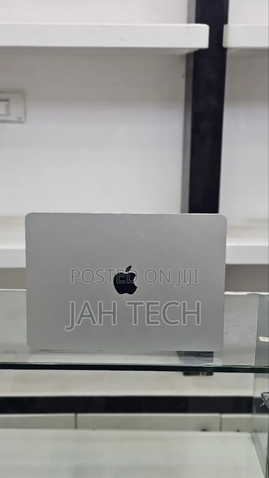 New Laptop Apple MacBook Air 2022 M2 8GB Apple M2 SSD 256GB