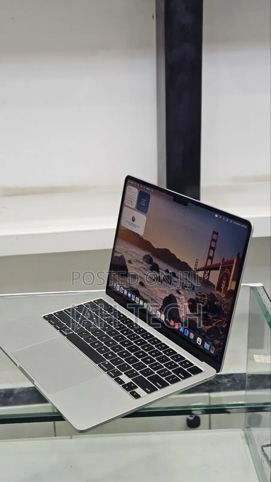 New Laptop Apple MacBook Air 2022 M2 8GB Apple M2 SSD 256GB