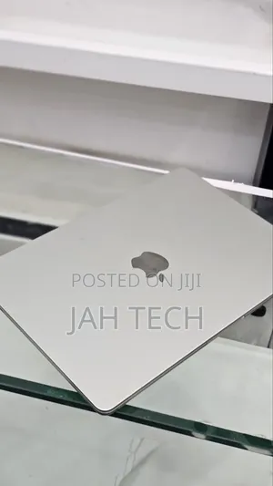 New Laptop Apple MacBook Air 2022 M2 8GB Apple M2 SSD 256GB