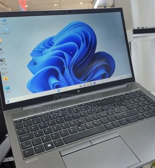 New Laptop HP ZBook Studio 16GB Intel Core i7 SSD 512GB