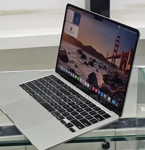New Laptop Apple MacBook Air 2022 M2 8GB Apple M2 SSD 256GB