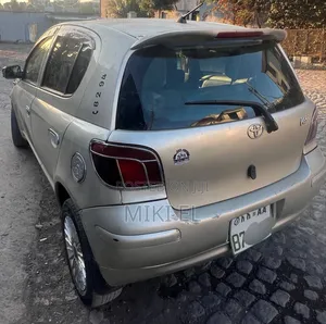 Toyota Vitz 1.0 FWD 5dr 2004 Gold