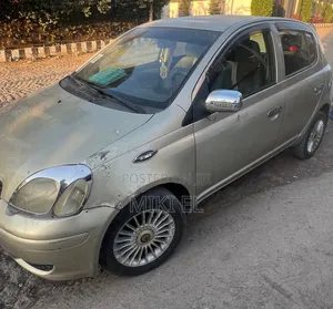 Toyota Vitz 1.0 FWD 5dr 2004 Gold
