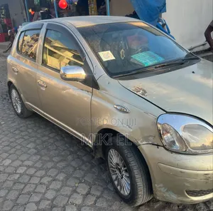 Toyota Vitz 1.0 FWD 5dr 2004 Gold