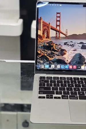 New Laptop Apple MacBook Air 2022 M2 16GB AMD A8 SSD 512GB