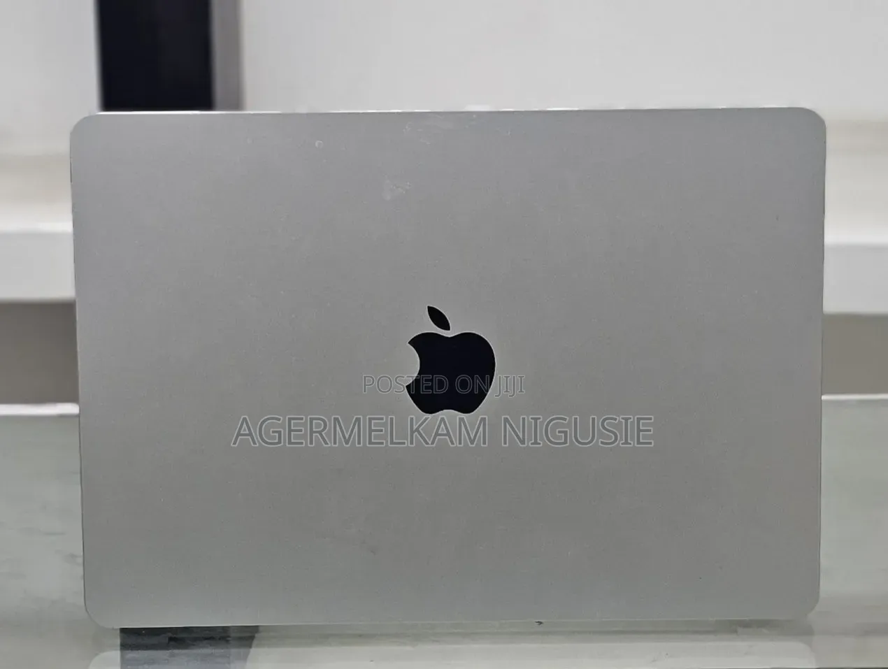 New Laptop Apple MacBook Air 2022 M2 16GB AMD A8 SSD 512GB