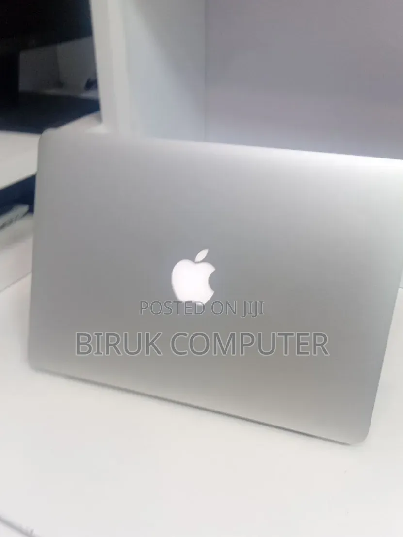 New Laptop Apple MacBook 2013 8GB Intel Core i5 SSD 256GB