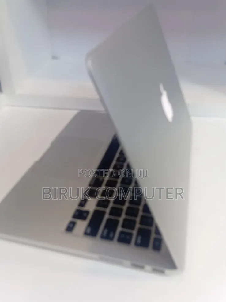 New Laptop Apple MacBook 2013 8GB Intel Core i5 SSD 256GB