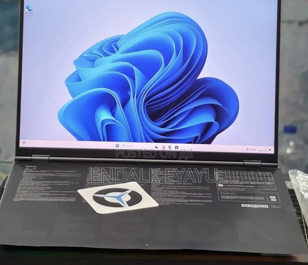 New Laptop Lenovo Legion 9 32GB AMD Ryzen 9 SSD 1T