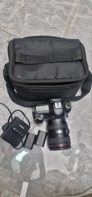 Canon 5D Mark IV