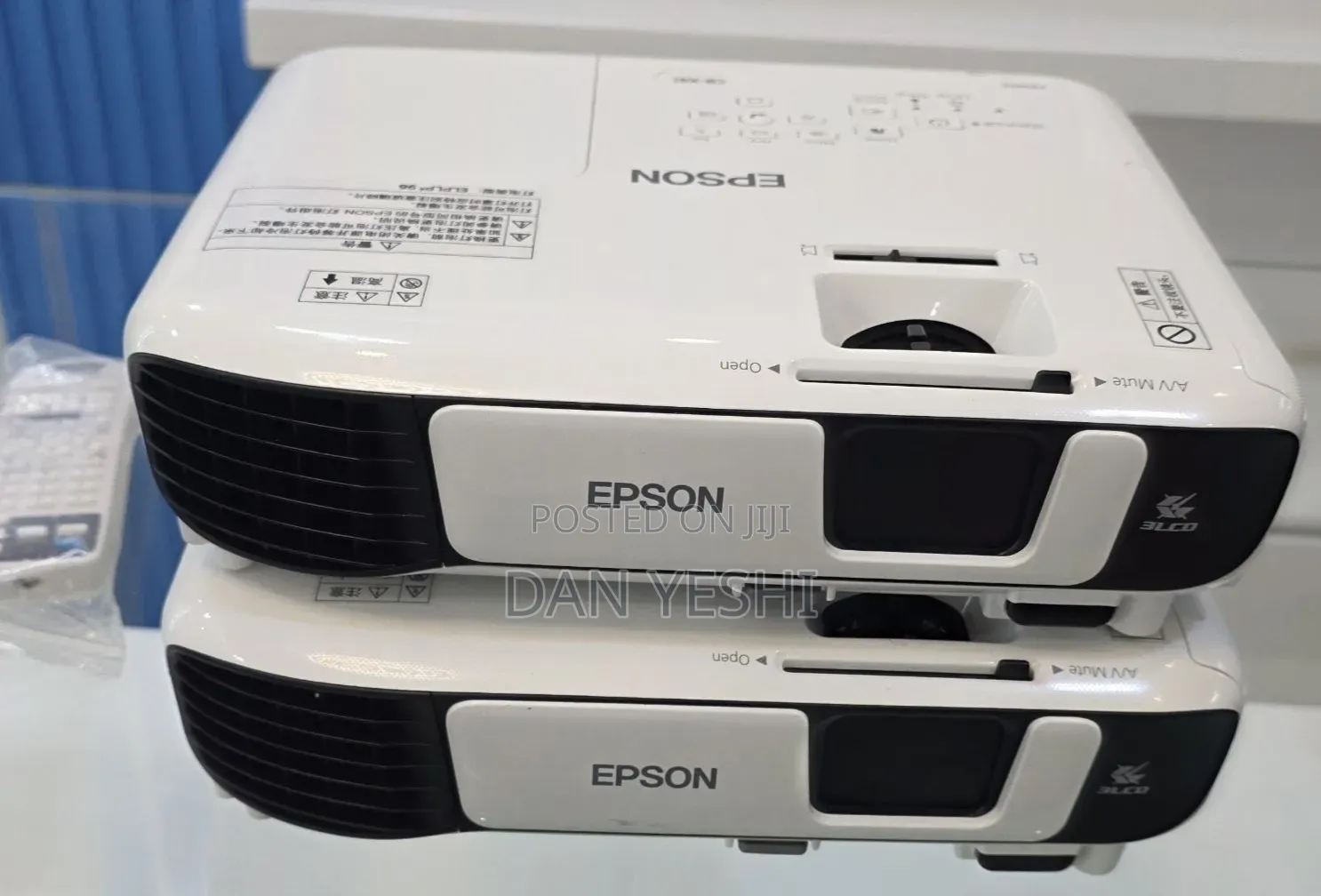Epson CB-X41 Projector Specifications
• Brightness: 3,600 Lumens