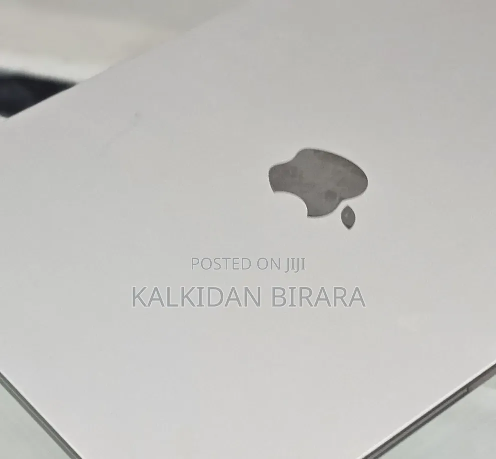 New Laptop Apple MacBook Air 2022 M2 8GB Apple M2 SSD 256GB