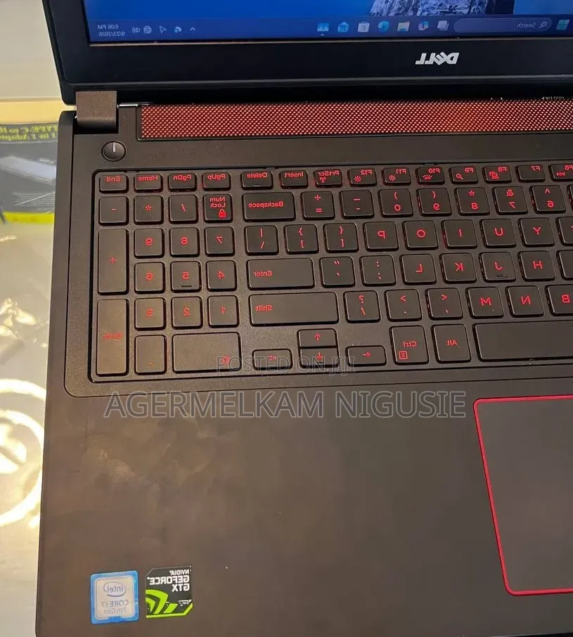 New Laptop Dell Inspiron 15 5577 8GB Intel Core i7 SSD 512GB